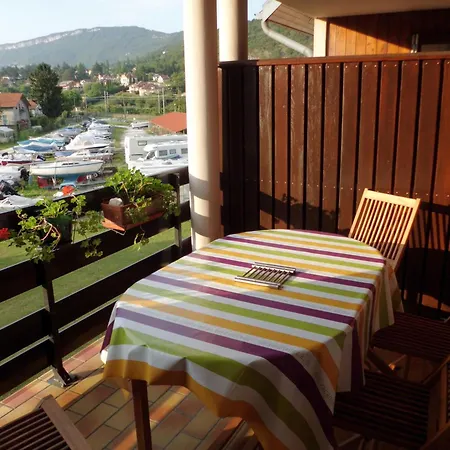 La Baie De Memard A Aix Les Bains エクスレバン